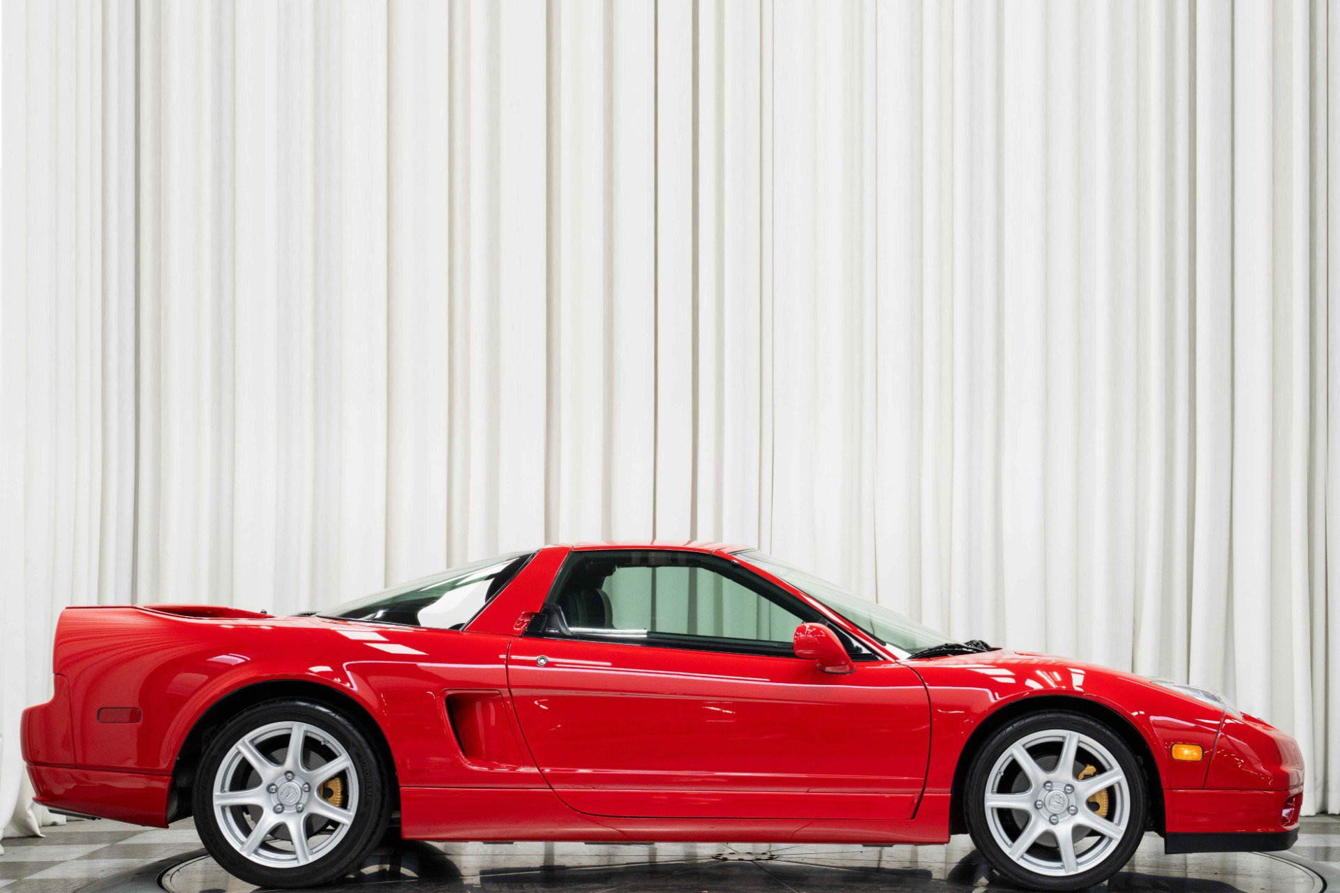 Used 2005 Acura NSX T RWD image 2
