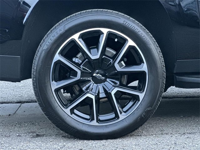 Used 2025 Chevrolet Suburban RST image 31