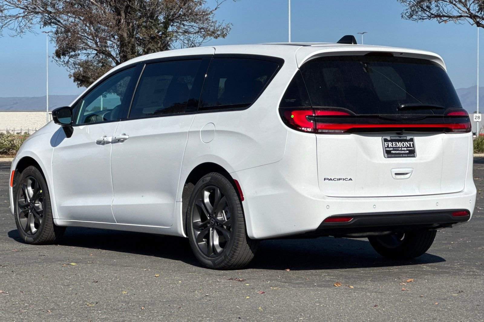 New 2026 Chrysler Pacifica Select image 5
