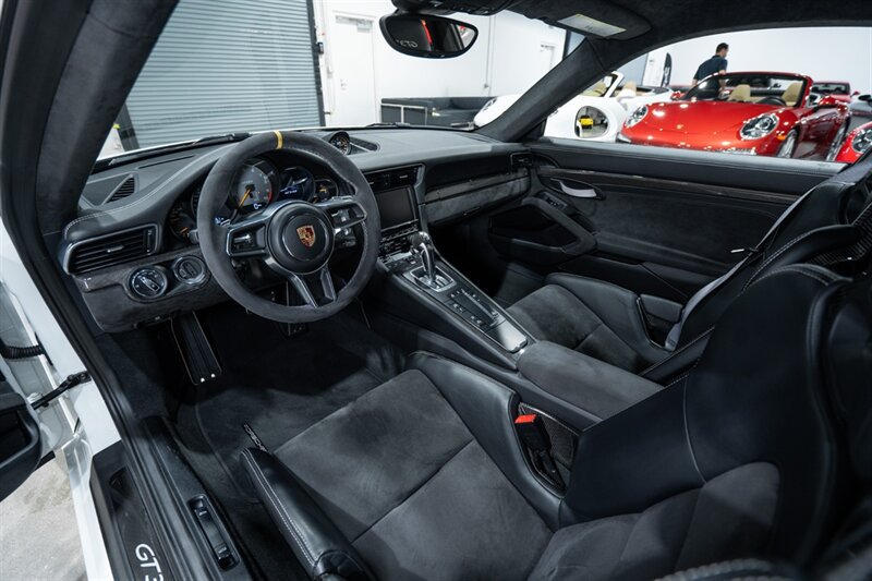 Used 2016 Porsche 911 GT3 RS RWD image 18