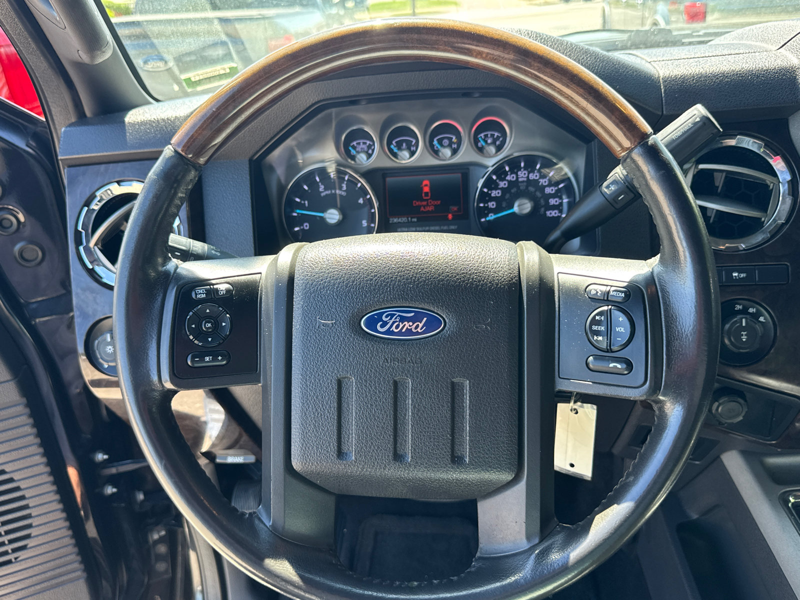 Used 2014 Ford F250 Platinum w/ FX4 Off-Road Package AWD/4WD image 16