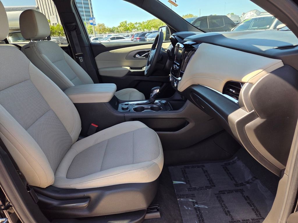 Certified 2023 Chevrolet Traverse LS w/ Midnight/Sport Edition image 14