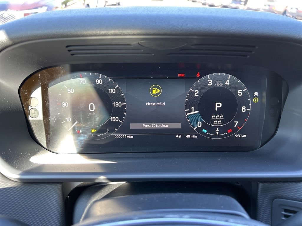 New 2025 Land Rover Discovery Dynamic SE image 27