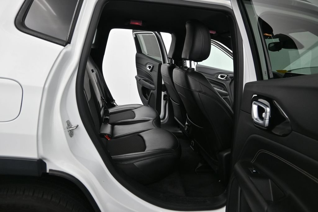 Used 2023 Jeep Compass Latitude AWD/4WD image 19