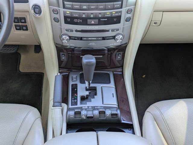 Used 2015 Lexus LX 570 4WD w/ Luxury Package image 25