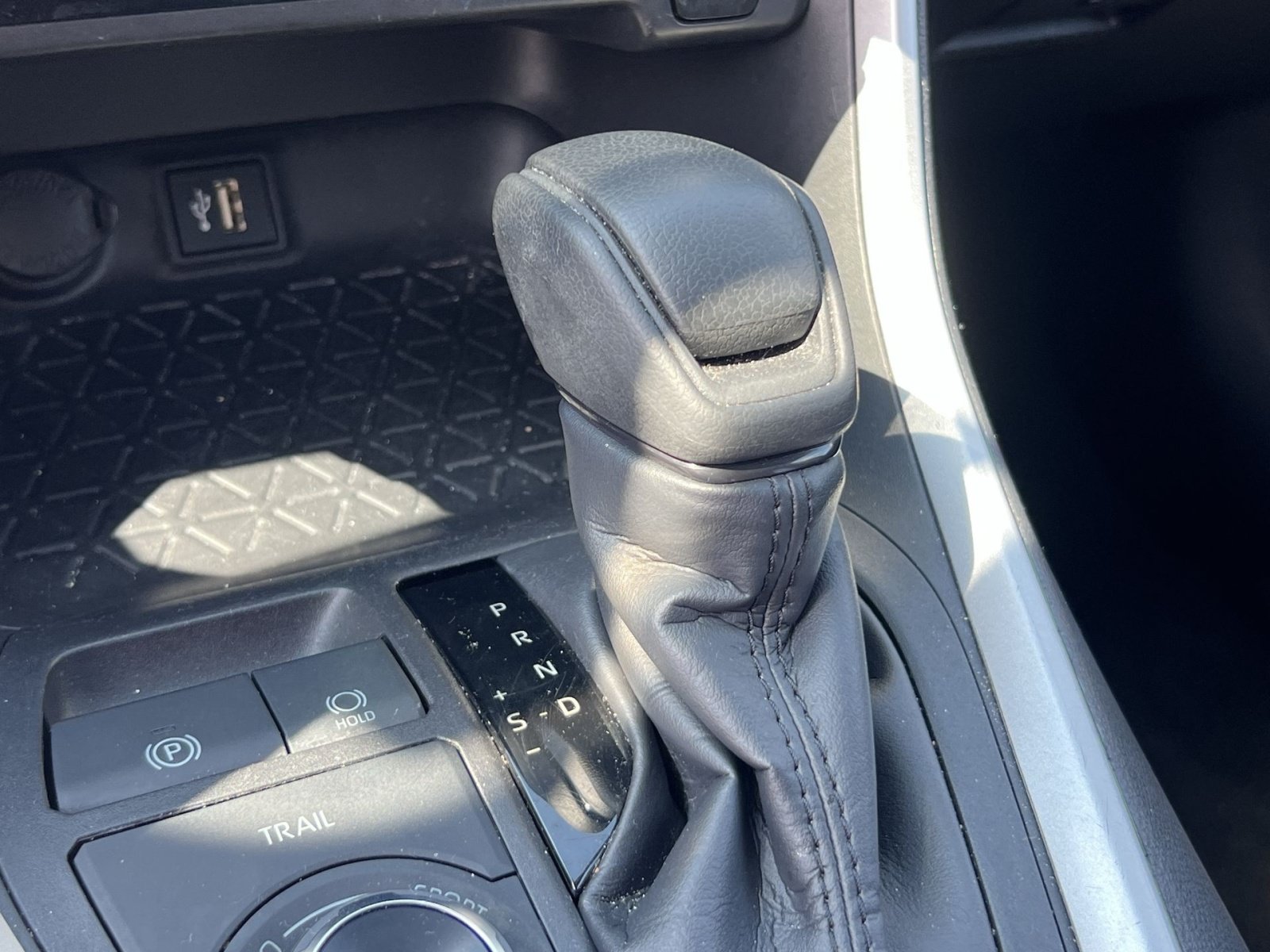 Used 2025 Toyota RAV4 XLE AWD/4WD image 17