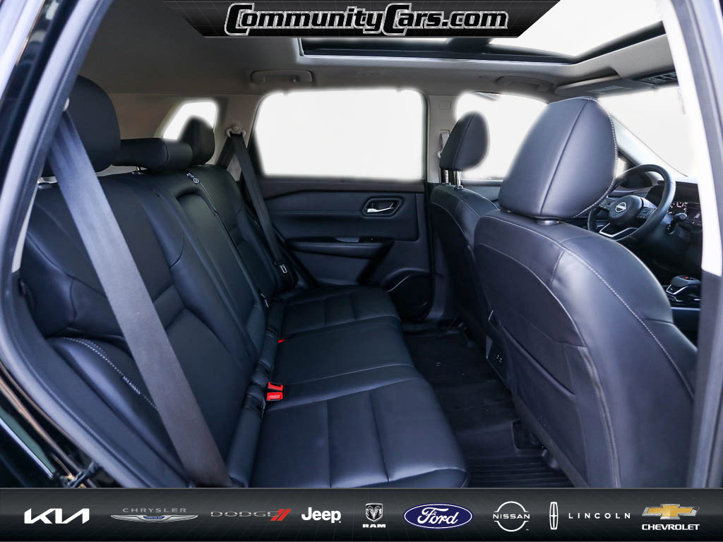 Used 2023 Nissan Rogue SV w/ SV Premium B Package image 23