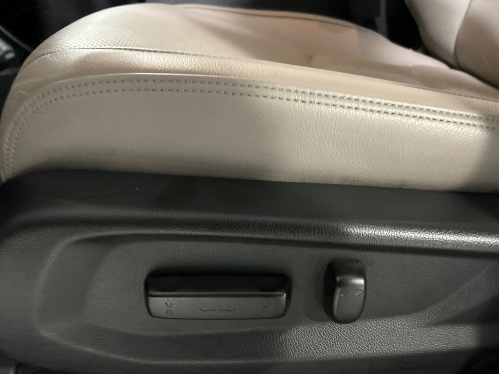 Used 2019 Honda HR-V Touring image 11