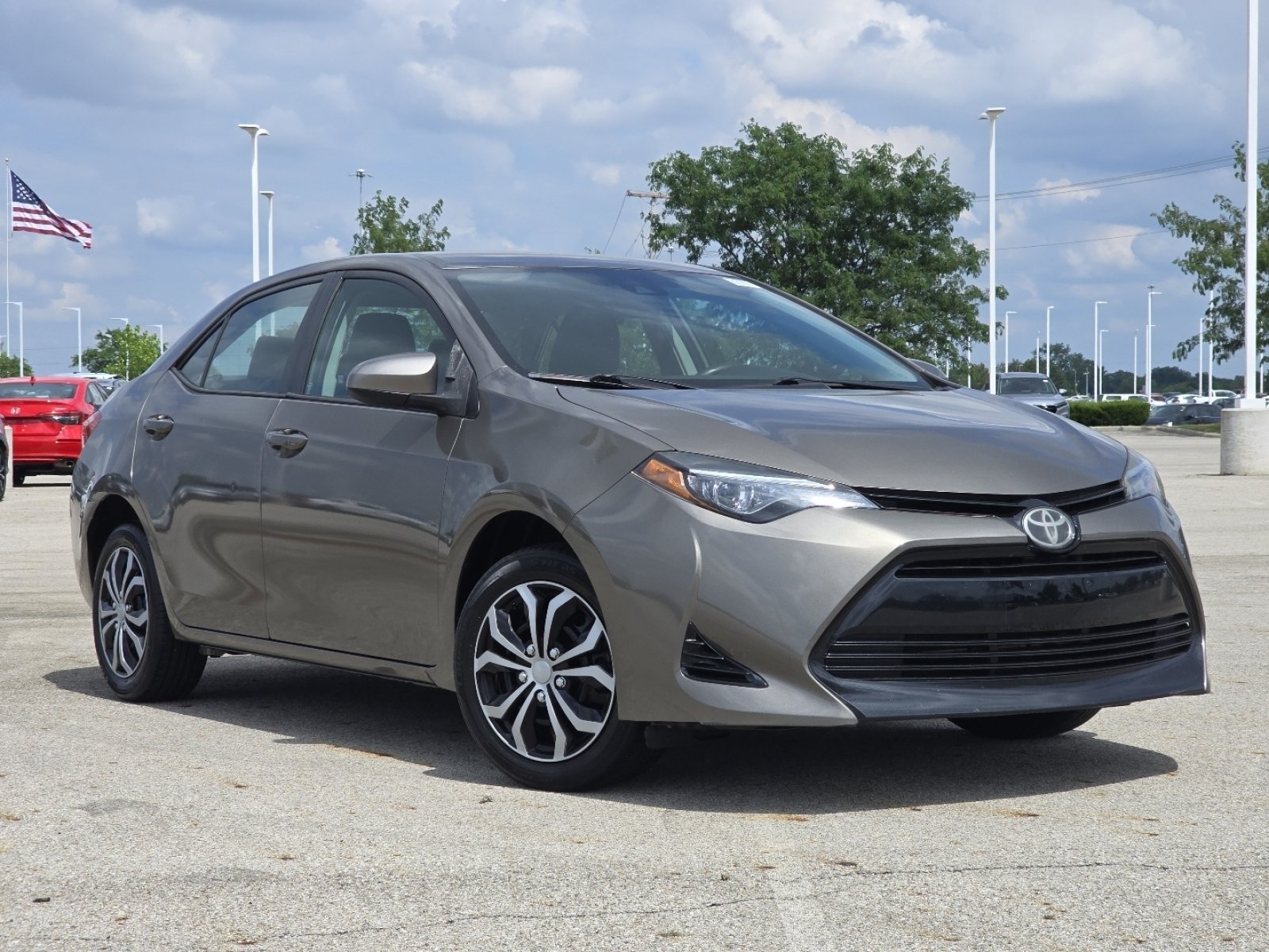 Used 2017 Toyota Corolla LE w/ Carpet Mat Package (TMS) FWD image 2