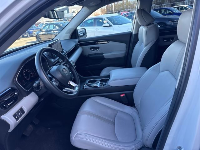 Used 2024 Honda Pilot Touring image 3