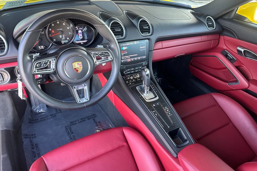 Used 2022 Porsche 718 Cayman RWD image 11