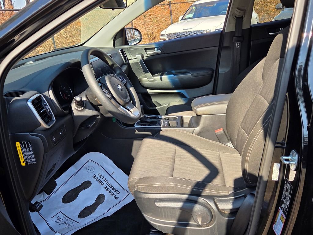 Used 2022 Kia Sportage LX image 5