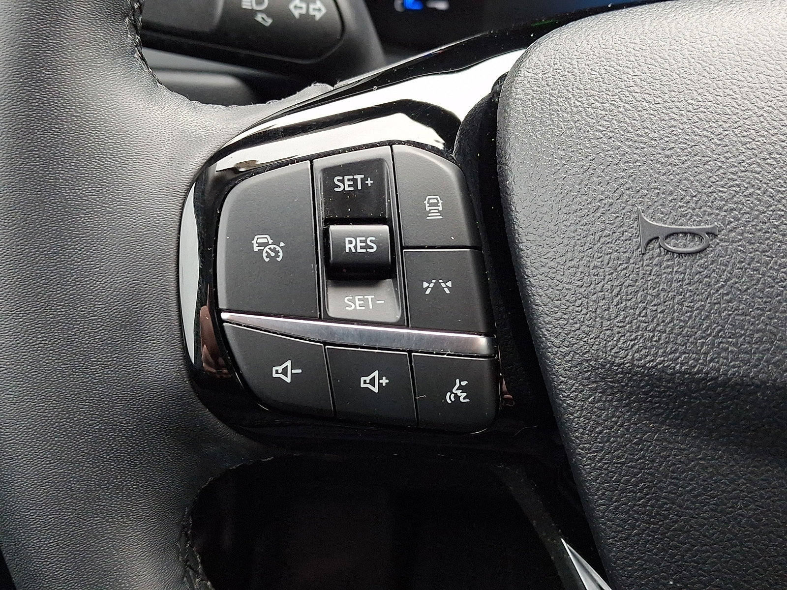 Used 2023 Ford Escape SE image 28