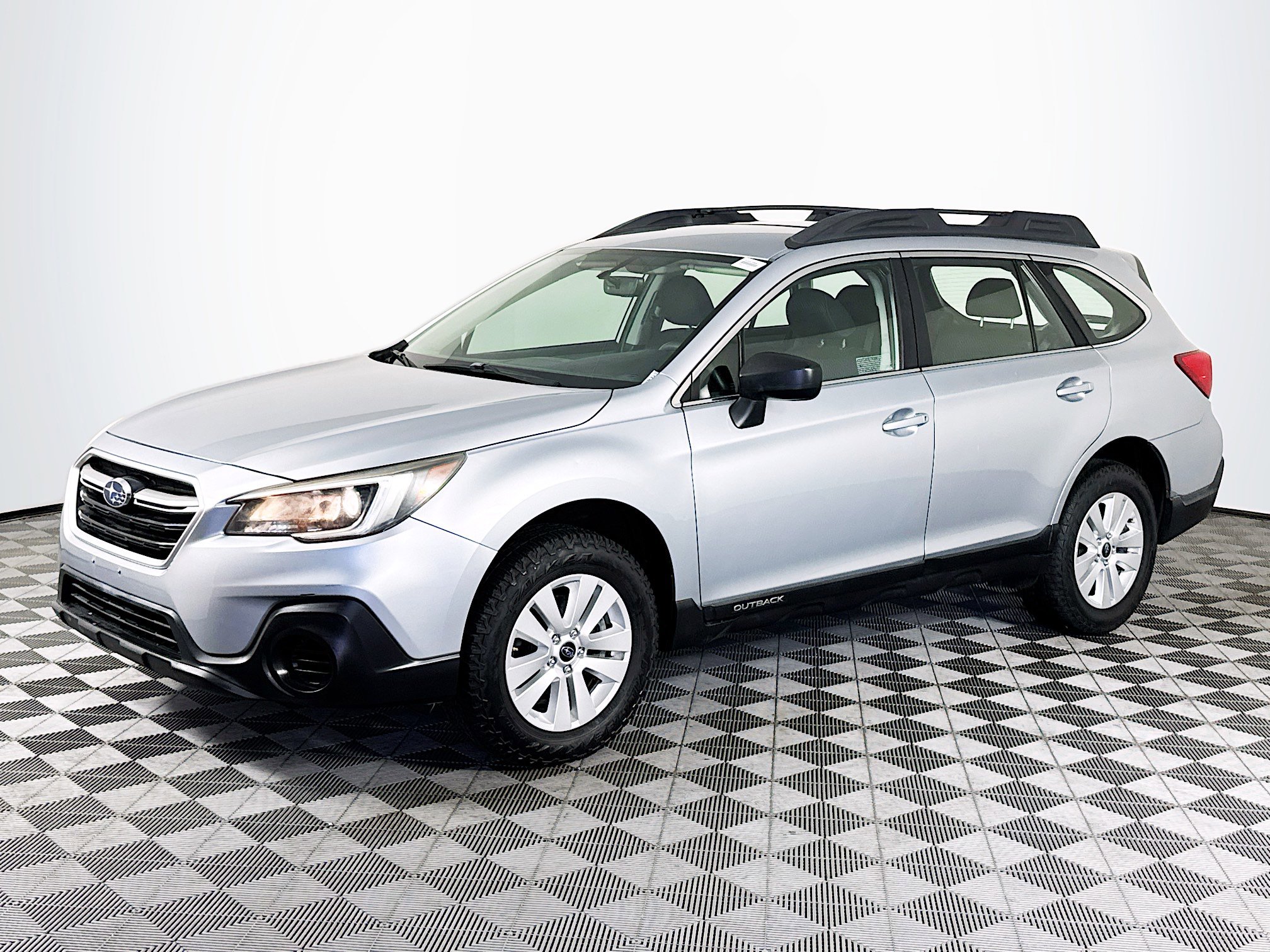 Used 2018 Subaru Outback 2.5i AWD/4WD image 4