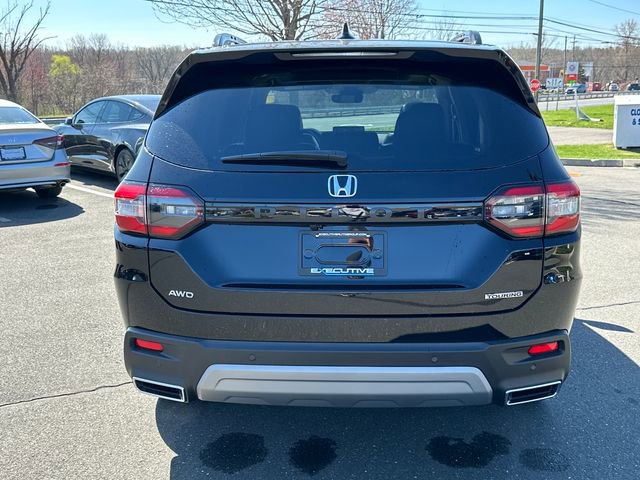 Used 2025 Honda Pilot Touring image 3