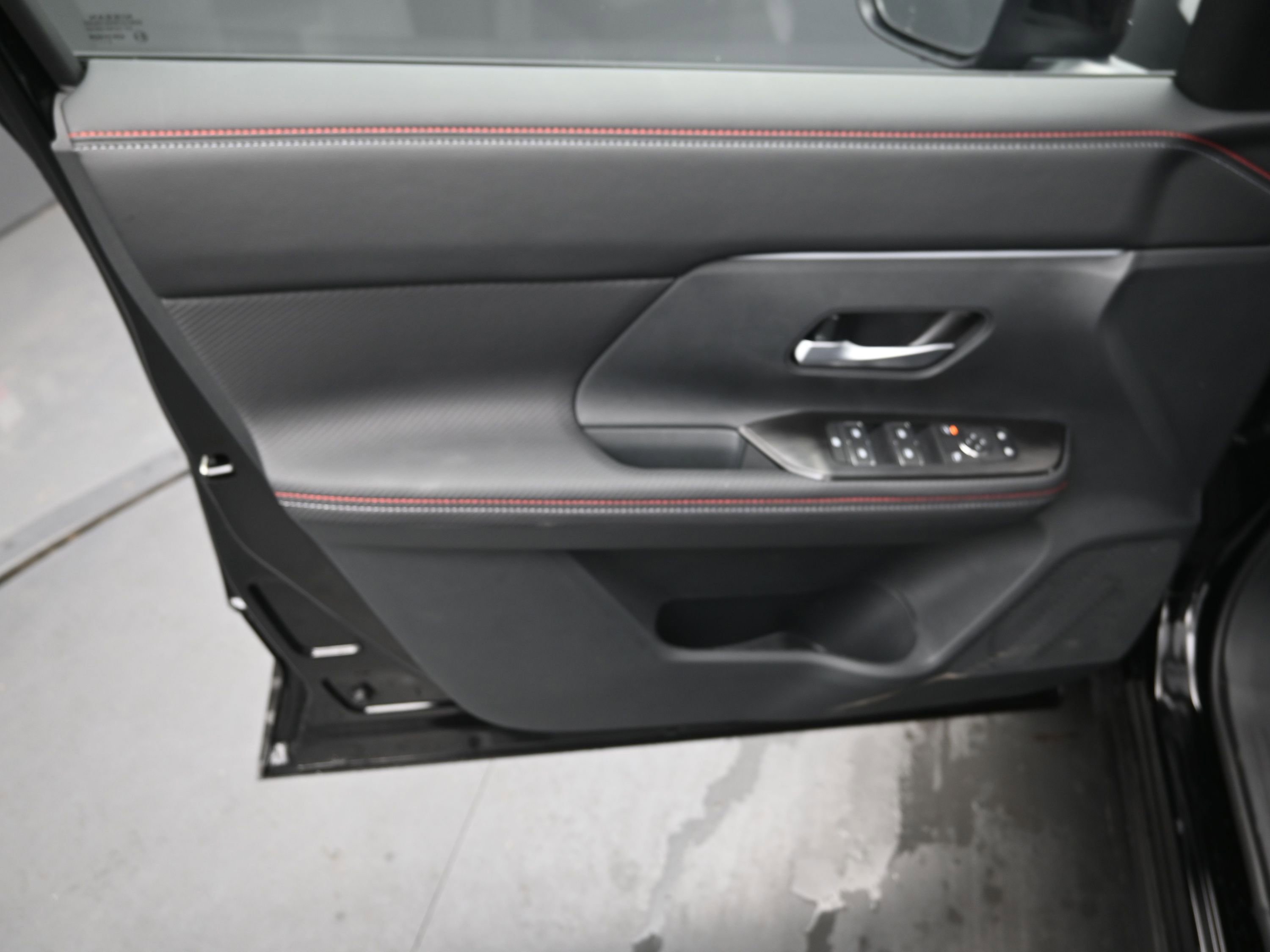 New 2026 Nissan Kicks SR w/ Cold Weather Package image 14