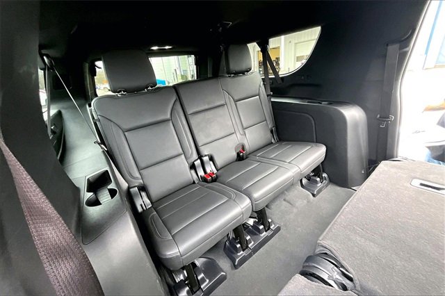 Used 2025 Chevrolet Suburban Z71 image 26