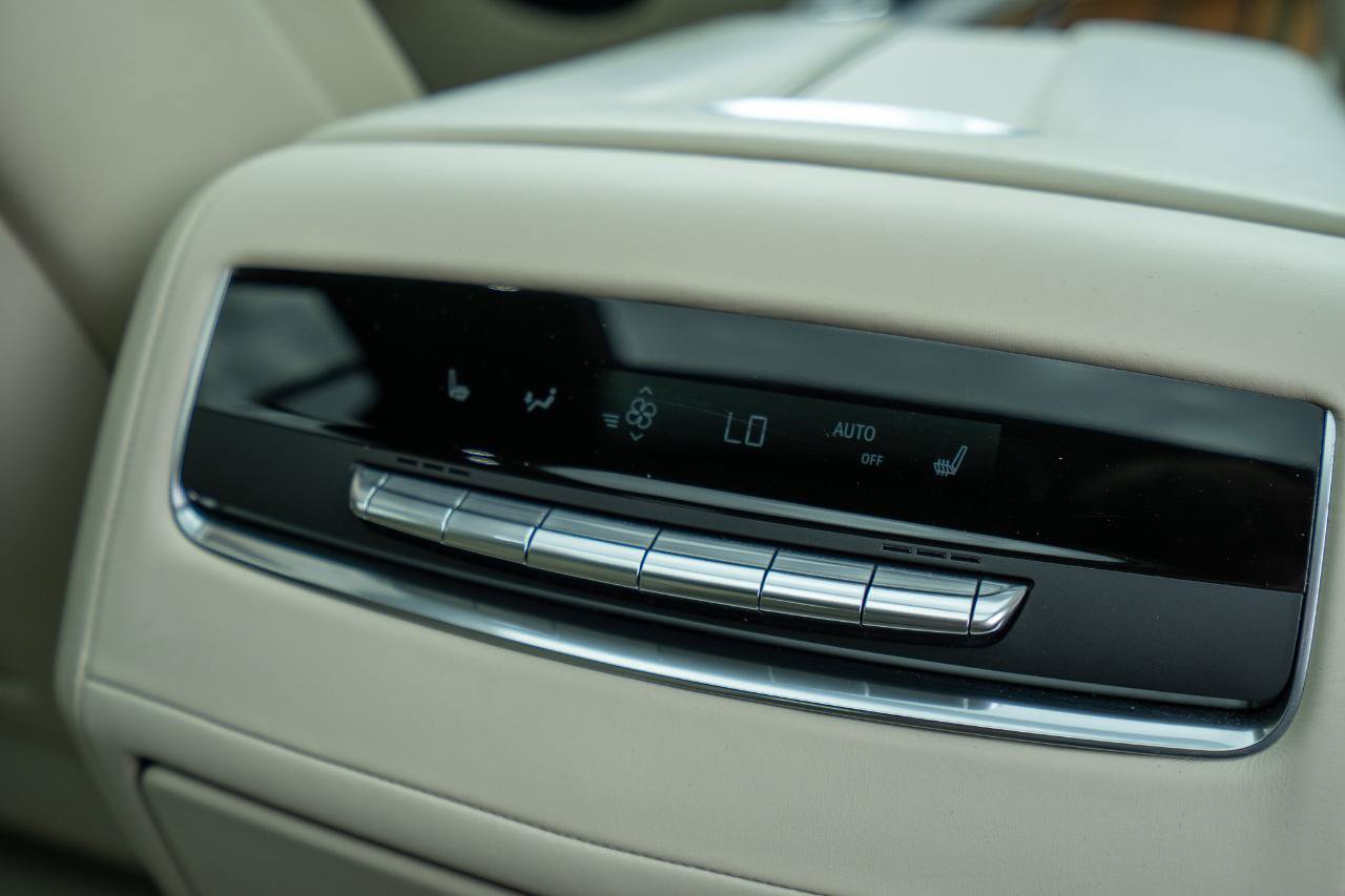 Used 2024 Cadillac Escalade Sport Platinum w/ LPO, ONYX Package AWD/4WD image 29