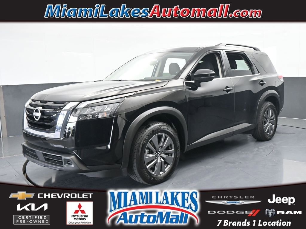 Used 2025 Nissan Pathfinder SV image 1