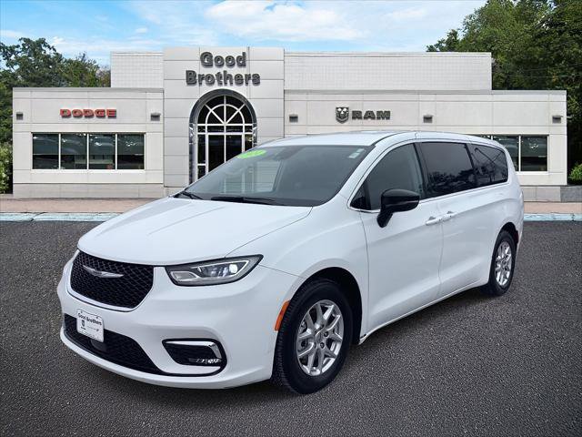 Certified 2024 Chrysler Pacifica Touring-L image 1