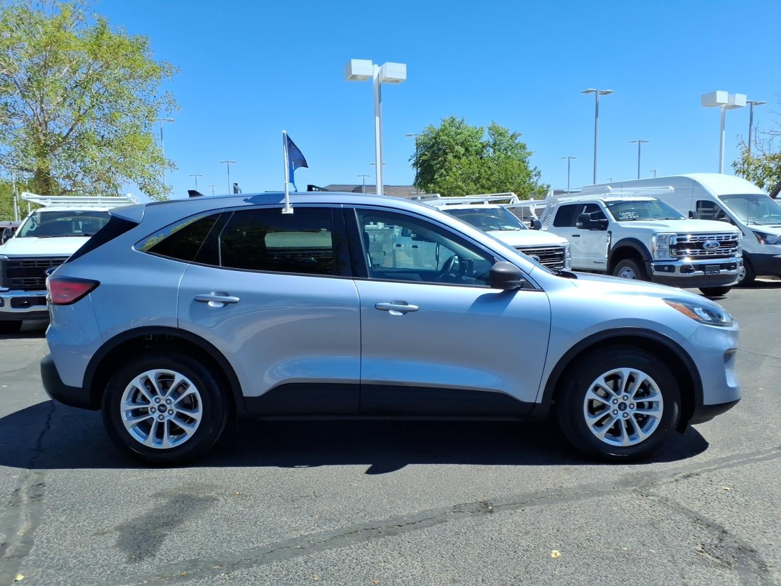 Used 2022 Ford Escape SE w/ Convenience Package FWD image 3