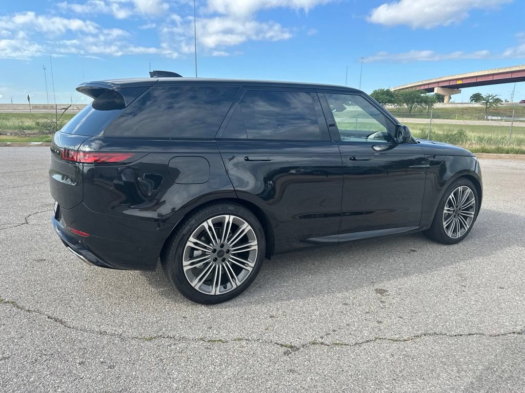 Used 2026 Land Rover Range Rover Sport Dynamic SE AWD/4WD image 4