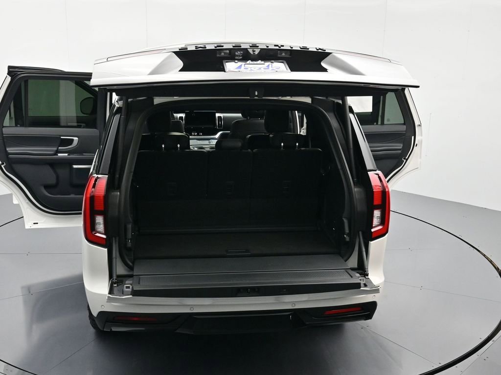 New 2026 Ford Expedition Platinum w/ Stealth Appearance Package AWD/4WD image 48