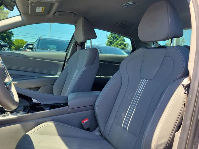 Used 2023 Hyundai Elantra SEL w/ Convenience Package FWD image 12