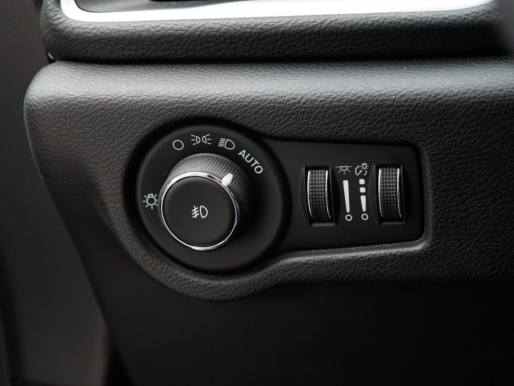 Used 2024 Chrysler Pacifica Limited image 18