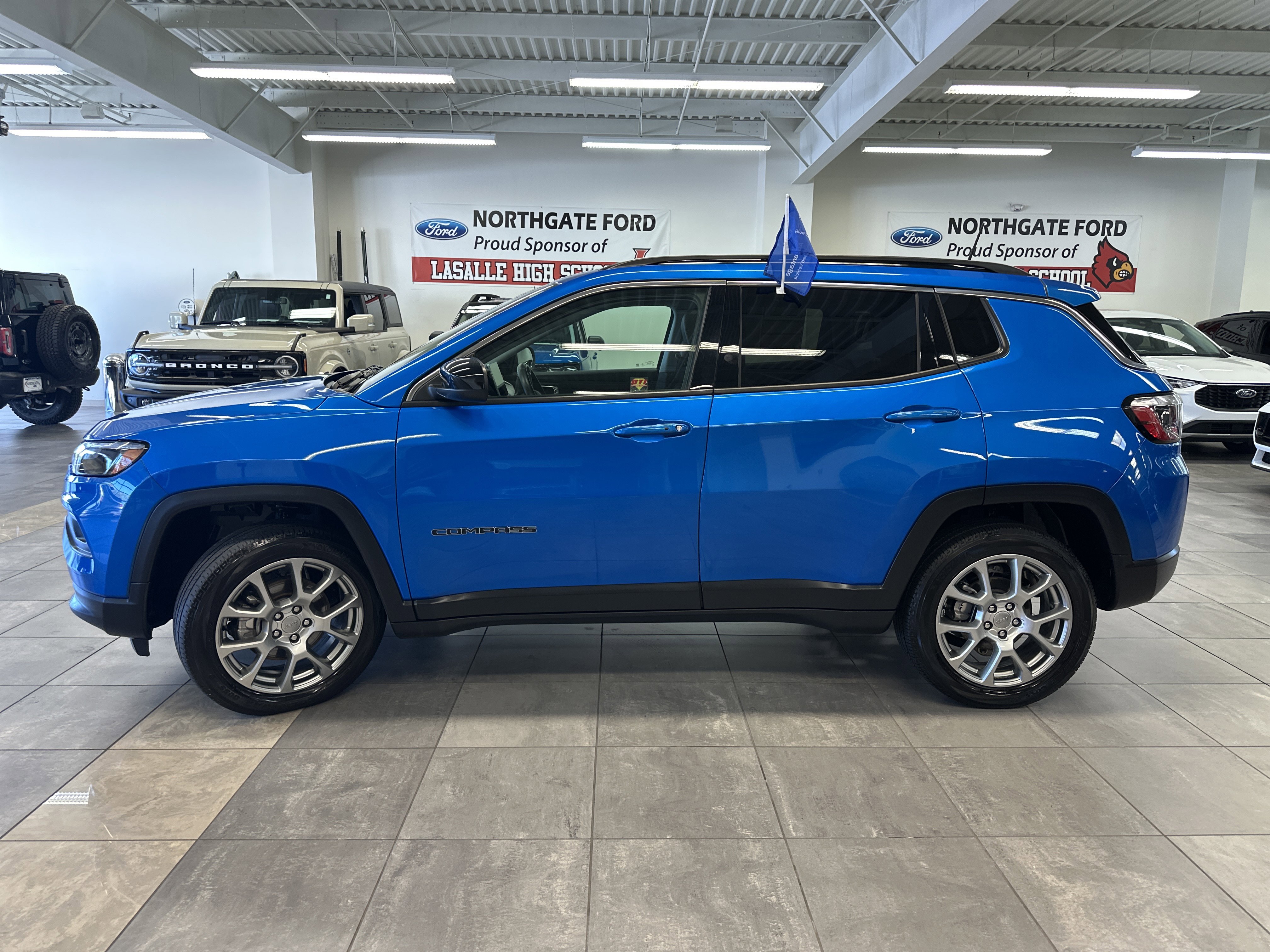 Used 2022 Jeep Compass Latitude w/ Sun and Sound Group image 16