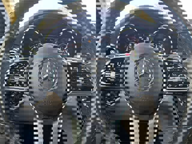 Used 2021 Mercedes-Benz GLC 300 image 23