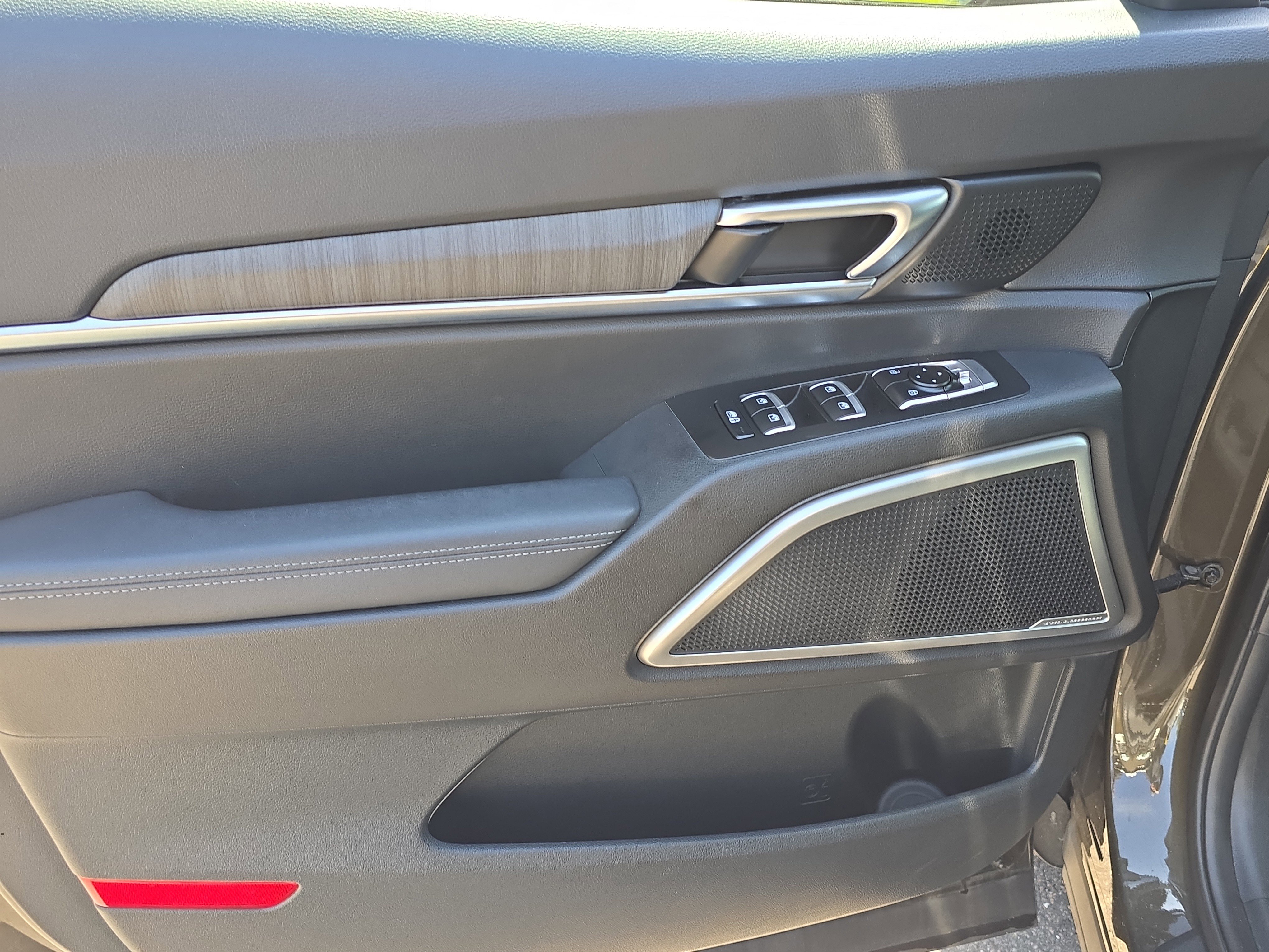 Certified 2023 Kia Telluride EX w/ EX Captain's Chair Package image 19