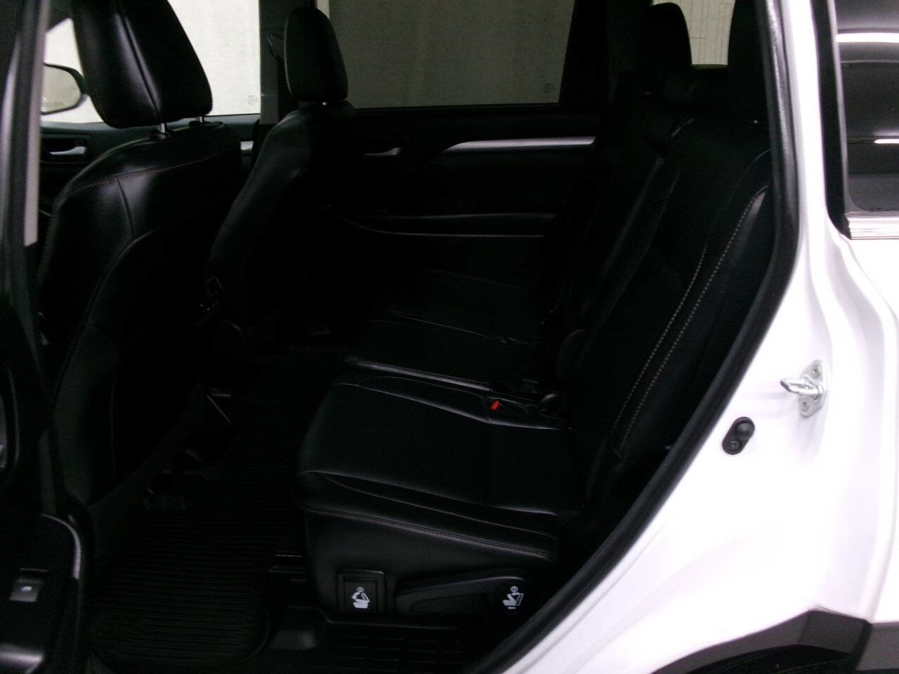 Used 2018 Toyota Highlander XLE image 15