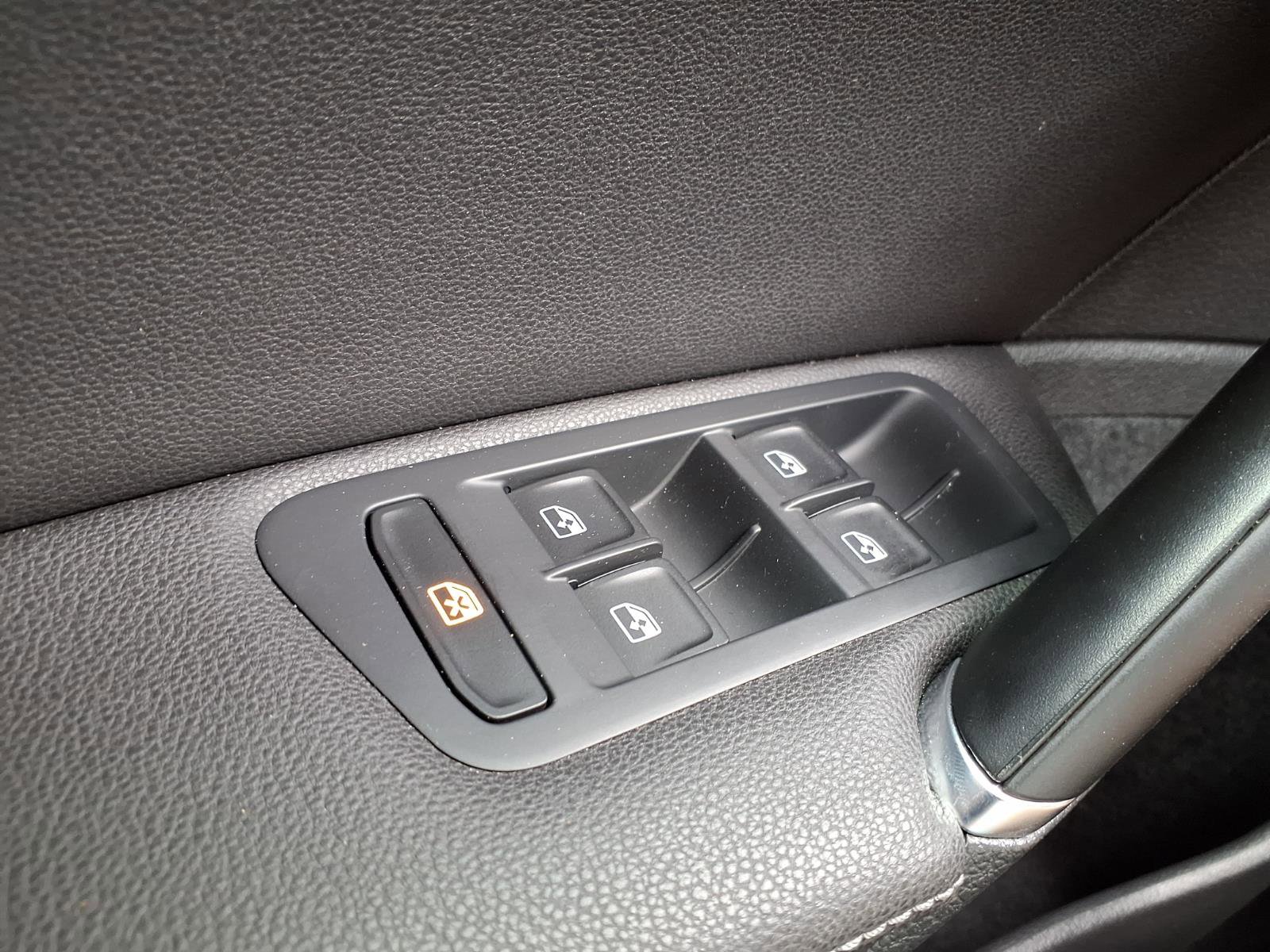 Used 2021 Volkswagen Golf 4-Door FWD image 18