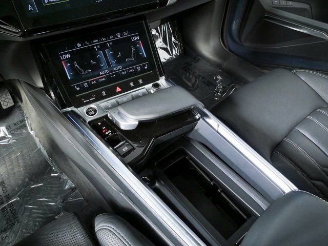 Certified 2024 Audi Q8 e-tron Prestige AWD/4WD image 18