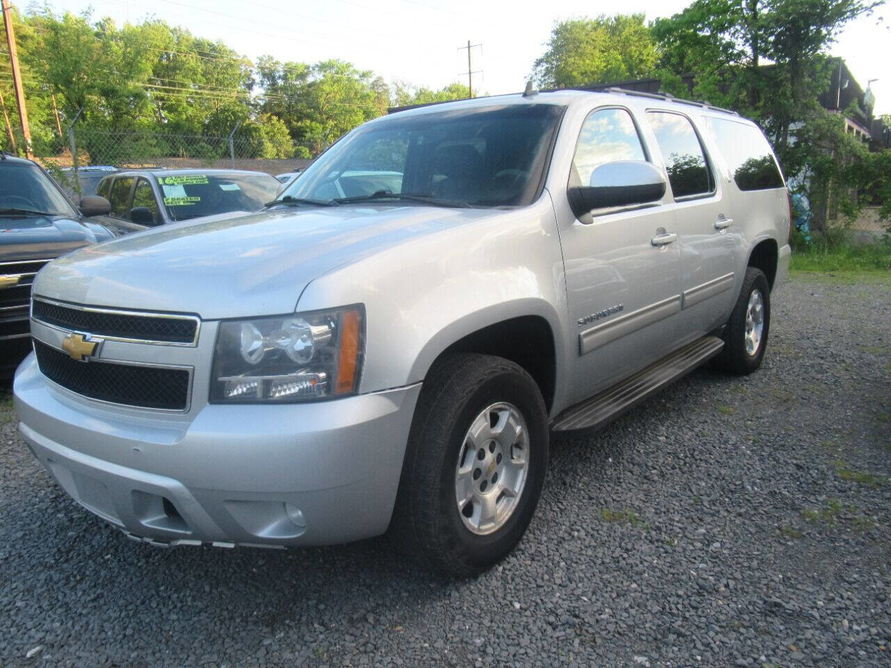 Used 2012 Chevrolet Suburban LT w/ Luxury Package image 4