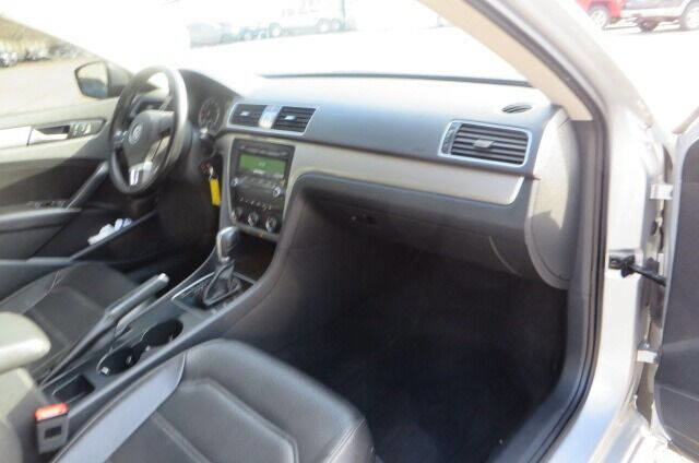 Used 2014 Volkswagen Passat 1.8T Wolfsburg Edition image 17