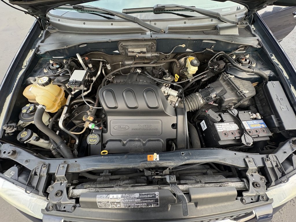 Used 2004 Ford Escape Limited image 33