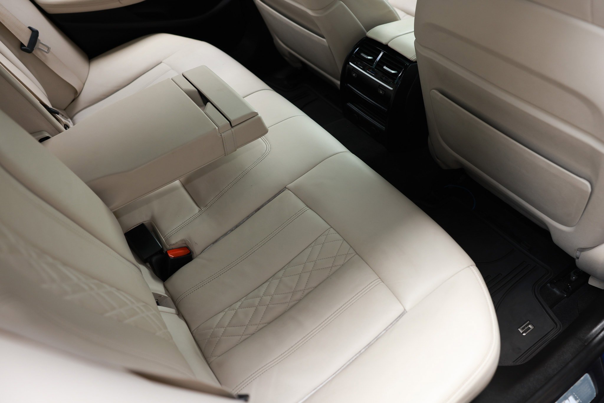 Used 2018 BMW M550i xDrive image 16