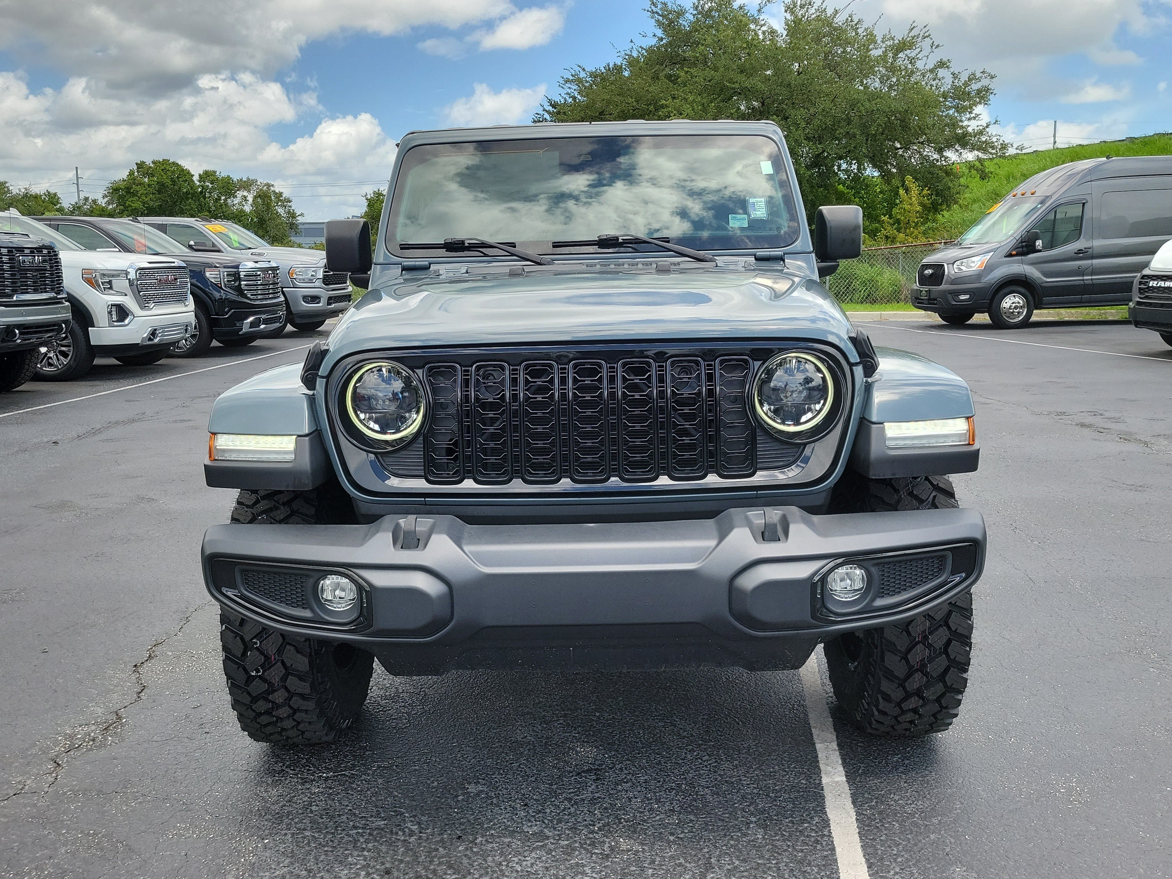 Used 2024 Jeep Gladiator Sport AWD/4WD image 2