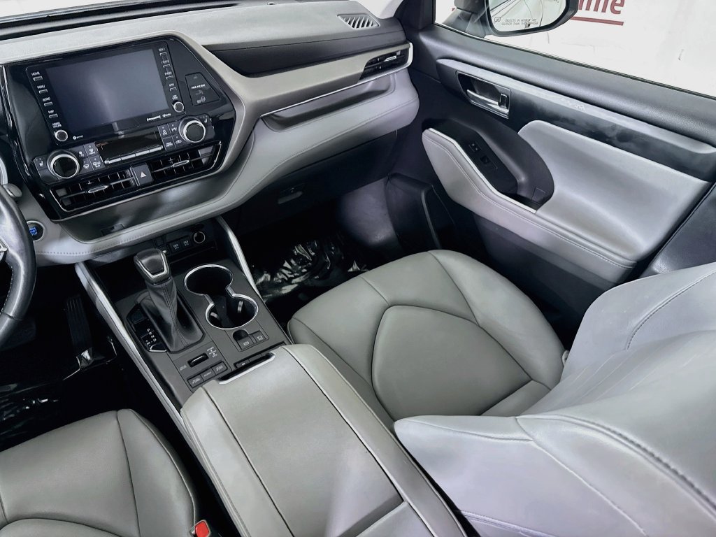 Certified 2021 Toyota Highlander XLE AWD/4WD image 26
