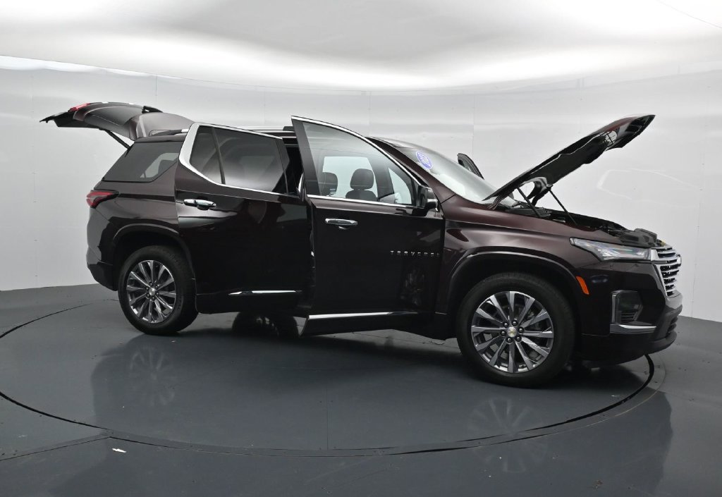 Used 2023 Chevrolet Traverse Premier FWD image 41