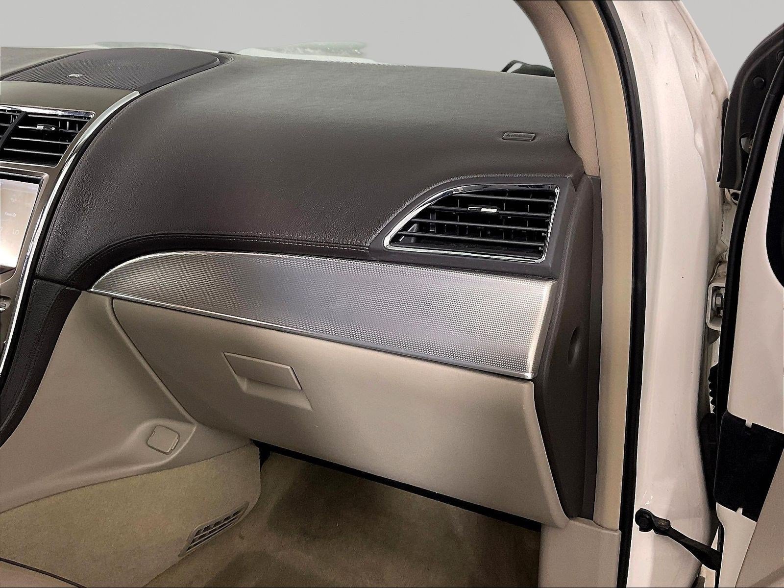 Used 2013 Lincoln MKX FWD image 26