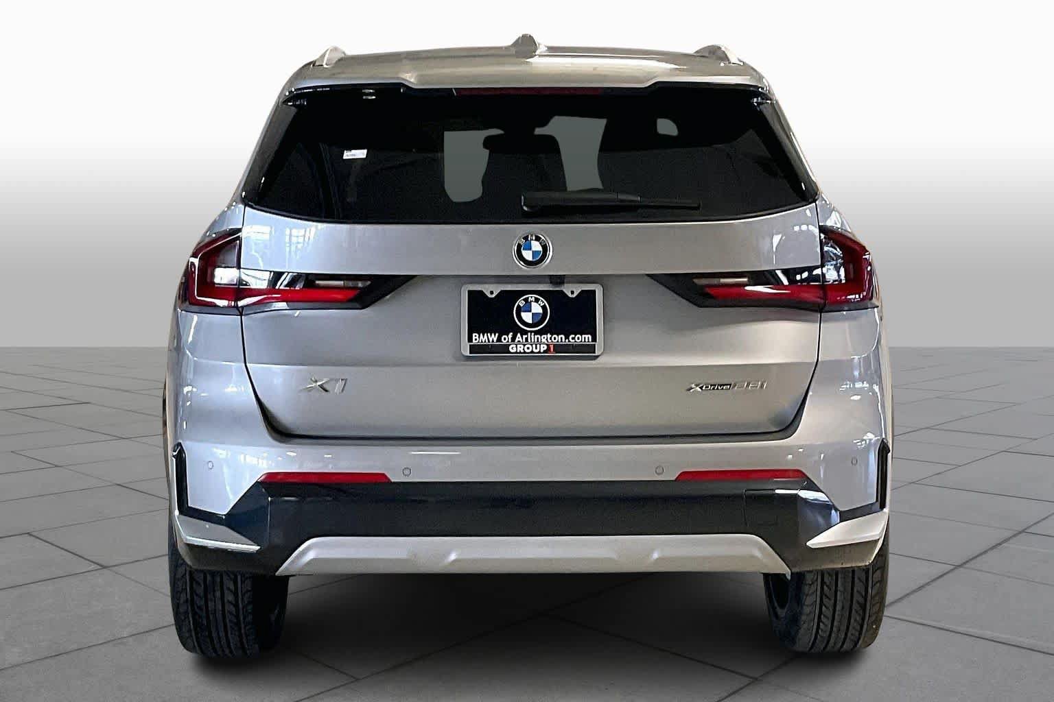 Used 2026 BMW X1 xDrive28i w/ Technology Package AWD/4WD image 4