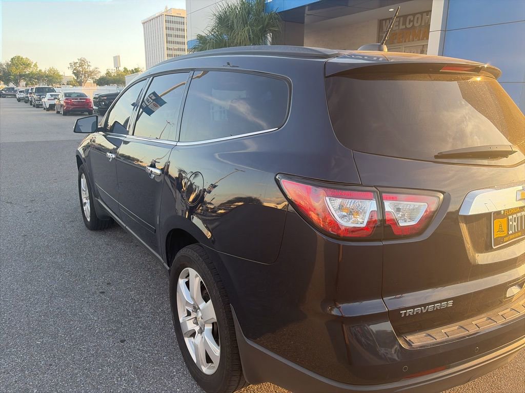 Used 2017 Chevrolet Traverse LT w/ Style and Technology Package FWD image 6