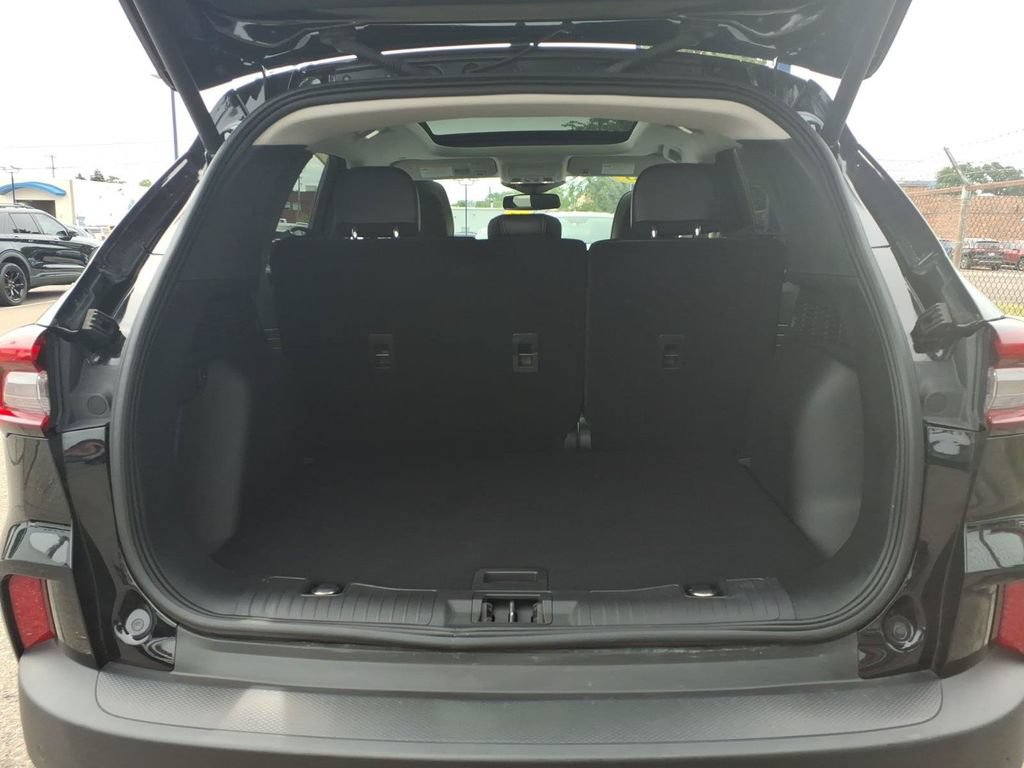 Certified 2023 Ford Escape Platinum w/ Premium Technology Package AWD/4WD image 10