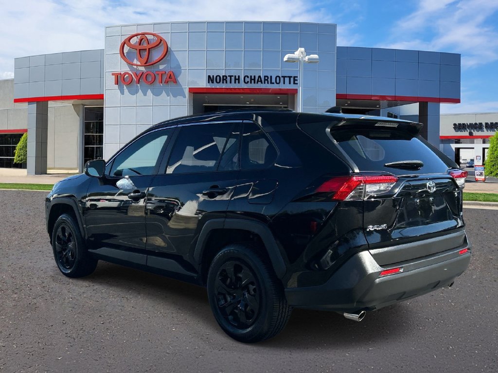 Used 2020 Toyota RAV4 LE FWD image 4