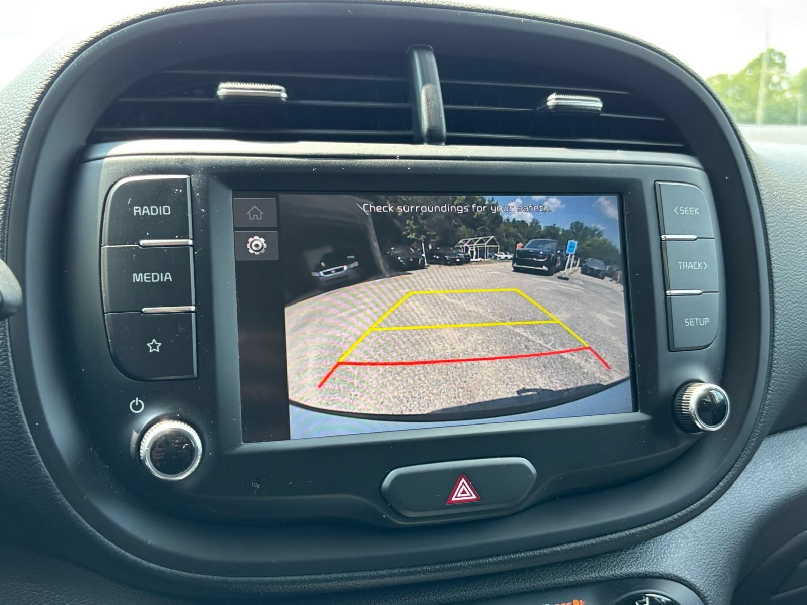 Used 2025 Kia Soul LX w/ LX Technology Package FWD image 21