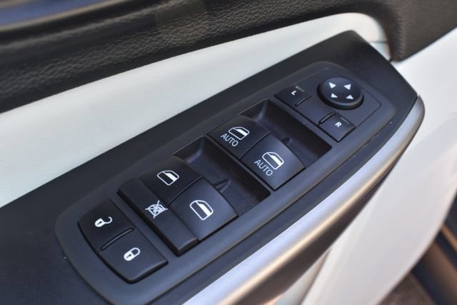 Used 2021 Jeep Cherokee Limited w/ Sun & Sound Group AWD/4WD image 19