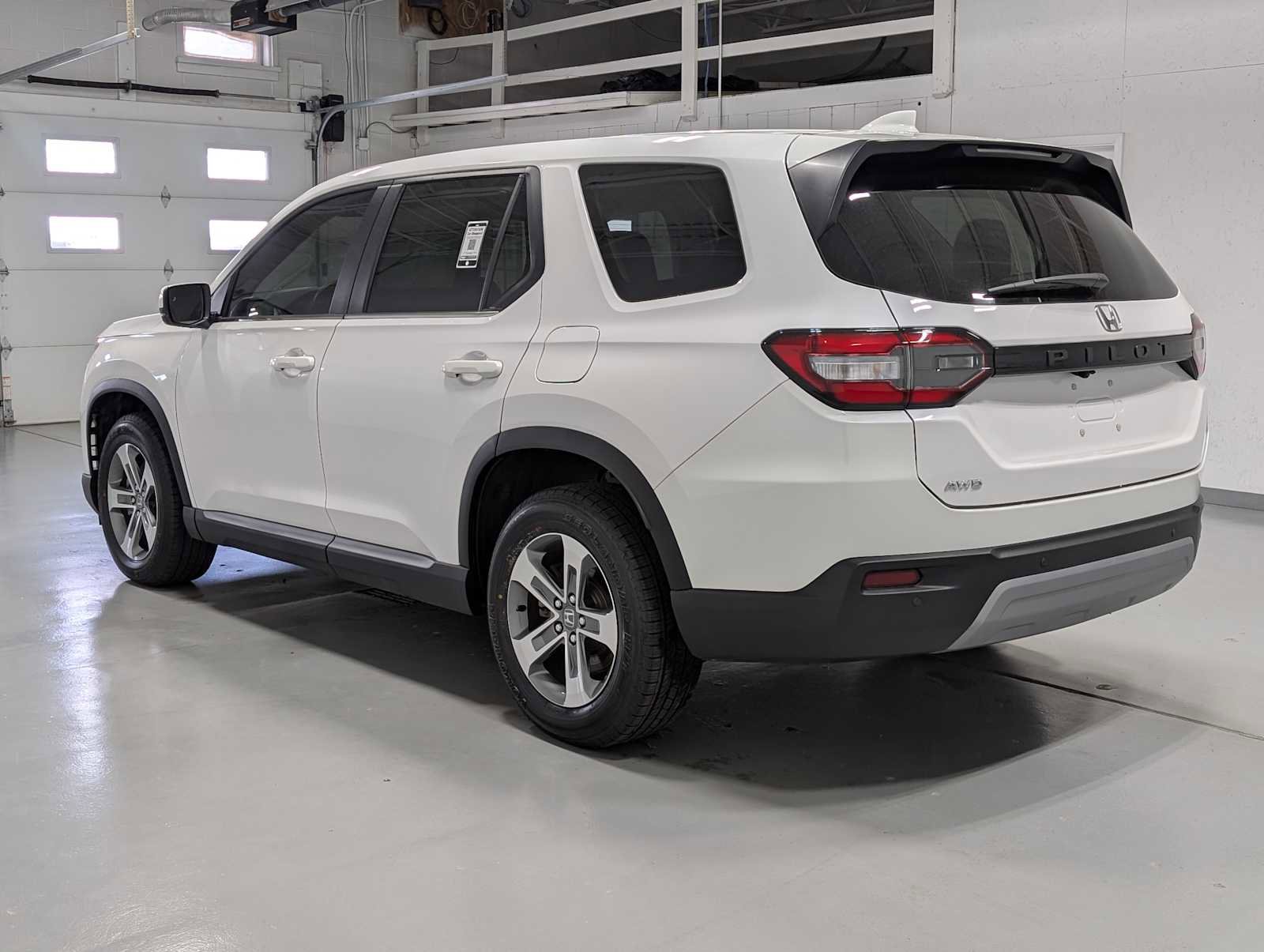 Used 2023 Honda Pilot EX-L image 10